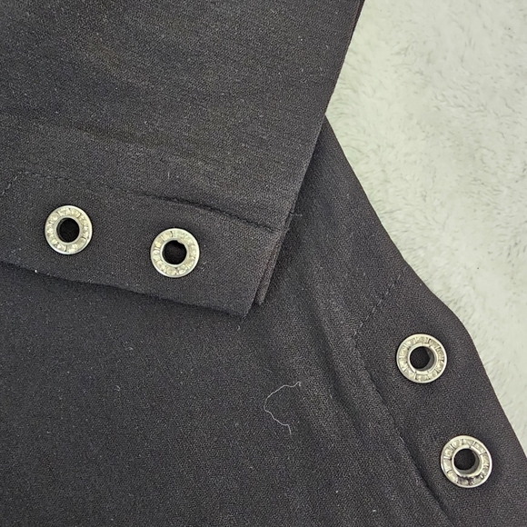 AVENUE Luxe Stretch Gracie Eyelet Capri - Picture 6 of 13